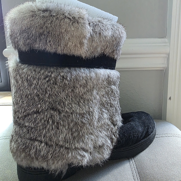 Bearpaw Faux Fur Boots with Pom Poms - Picture 4 of 9